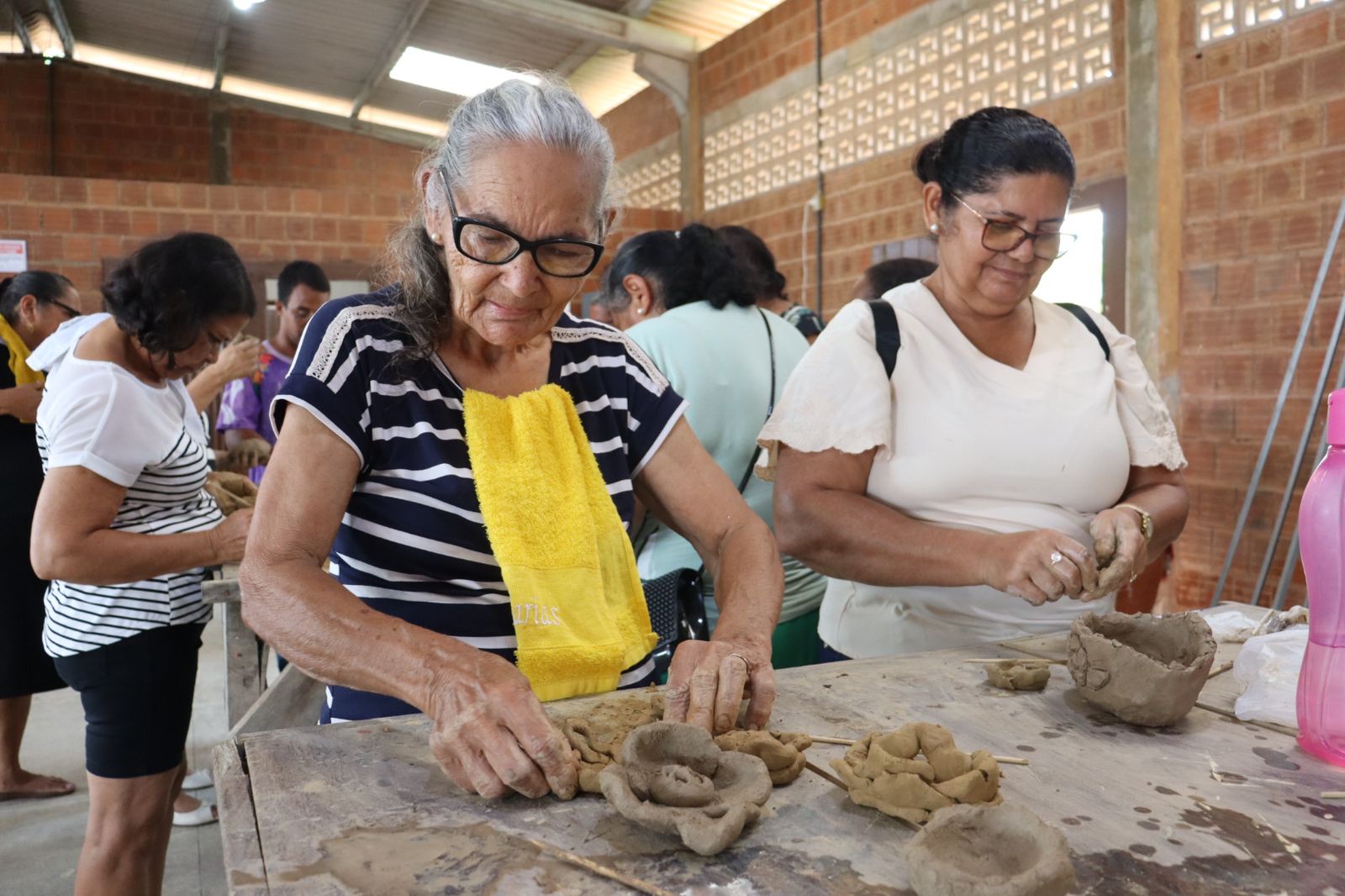 Idosos do Projeto Favela Meu Lugar – Envelhecer Bem participam de oficina de lazer