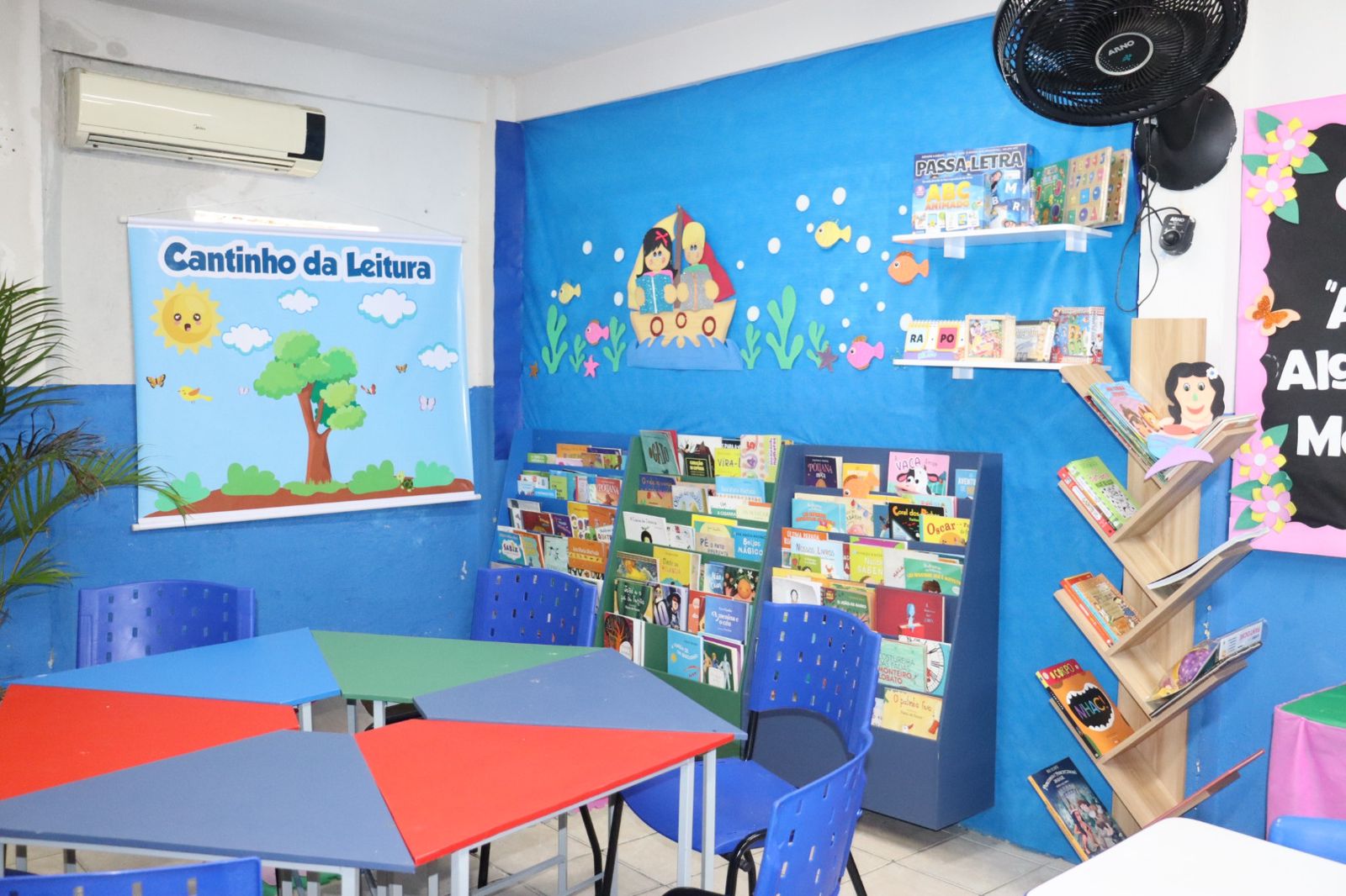 Biblioteca – Escola Antônio Neves