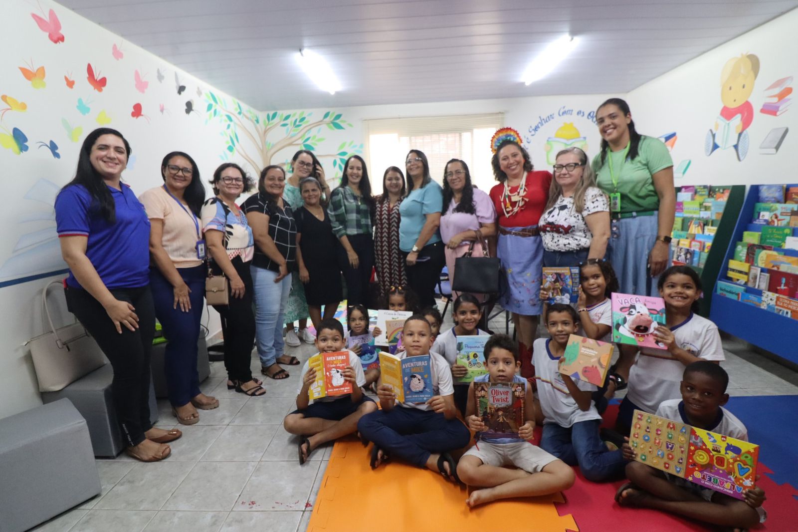 Crianças ganham quatro bibliotecas para fortalecimento da educação infantil