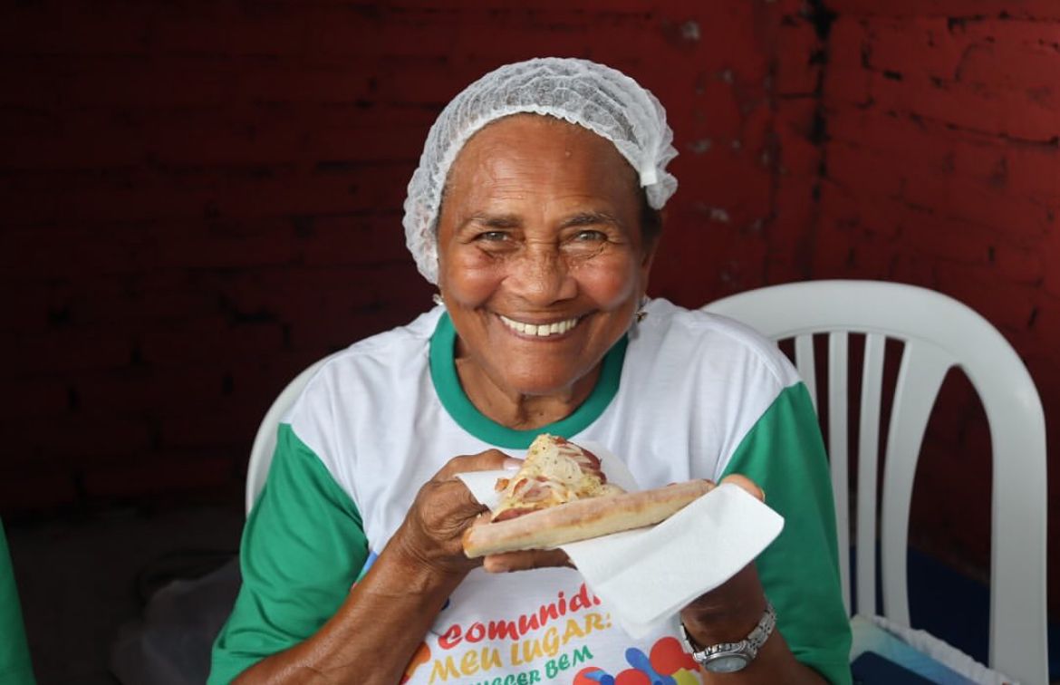 Oficina de culinária é realizada com idosos