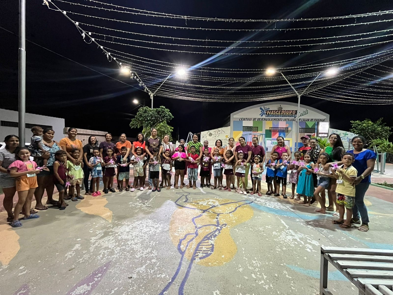 Mães participam de oficina recreativa com os beneficiários do Projeto Alô Comunidade