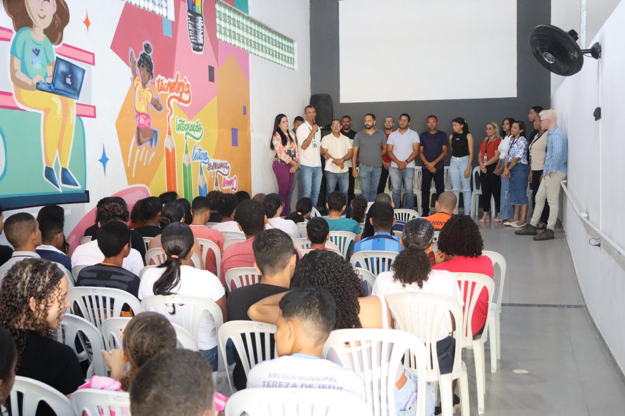 Projeto Alô Comunidade realiza abertura das oficina dos cursos de formação profissional