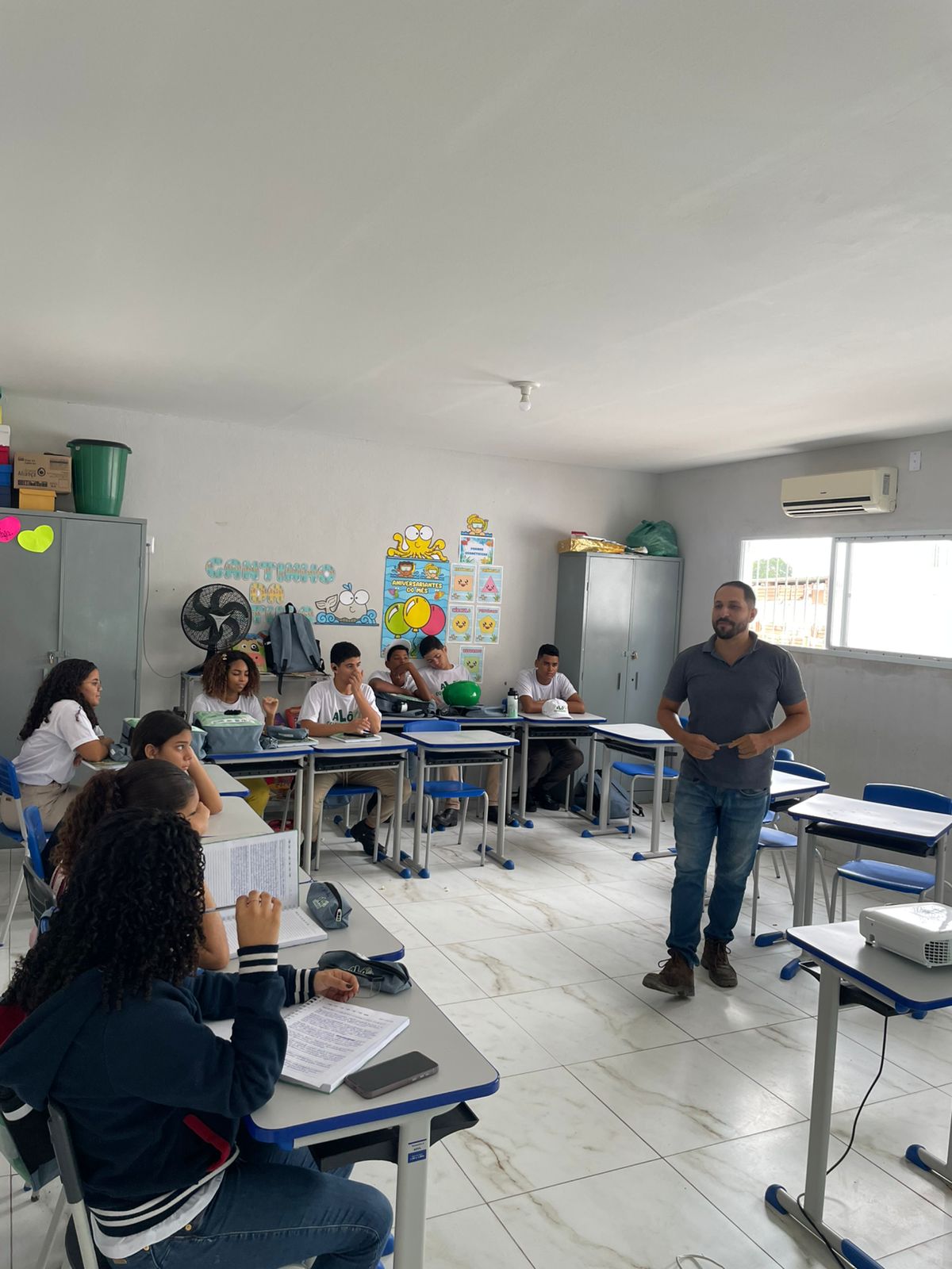 Cursos profissionalizantes são realizados com jovens beneficiários