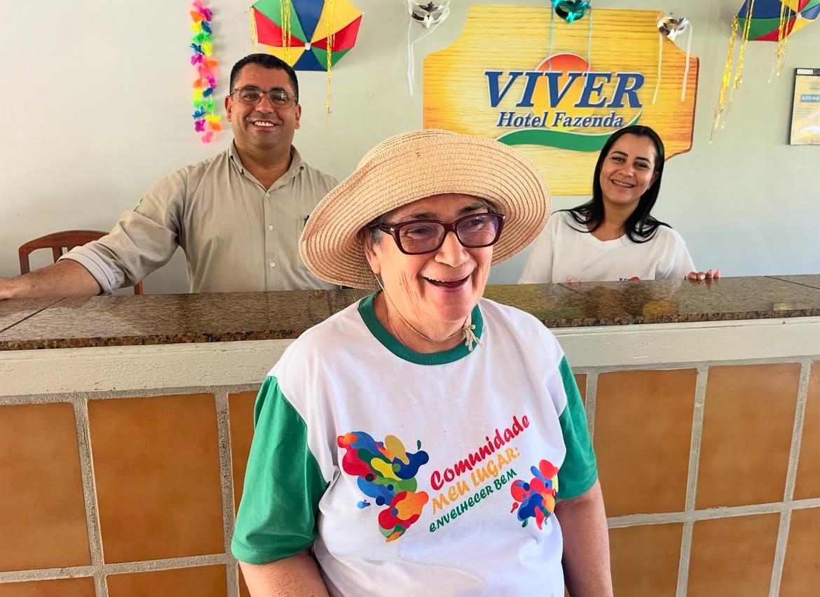 Oficina de lazer e recreação é realizada com idosos beneficiários em Moreno/PE