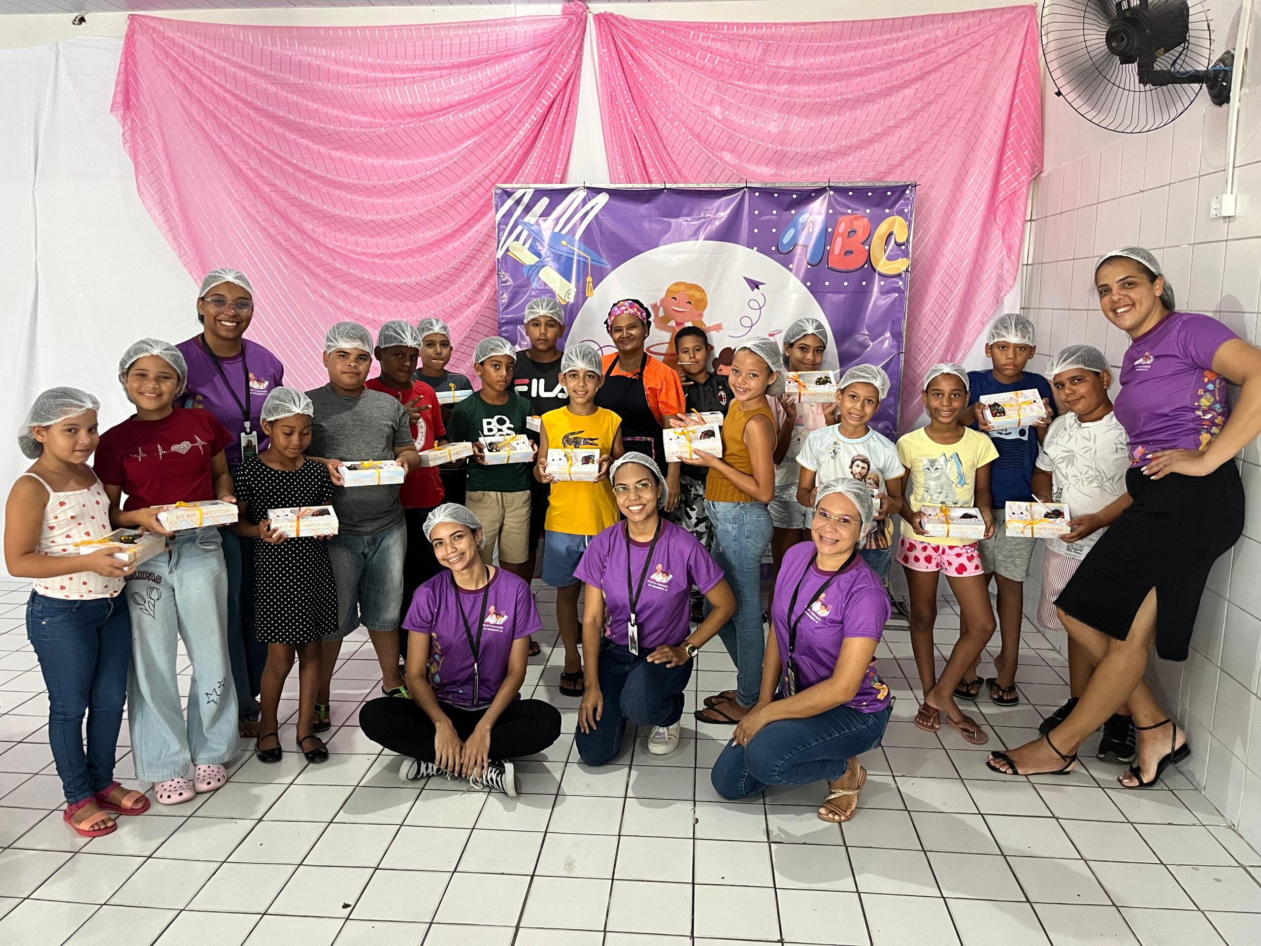 Crianças aprendem o gênero textual receita na prática